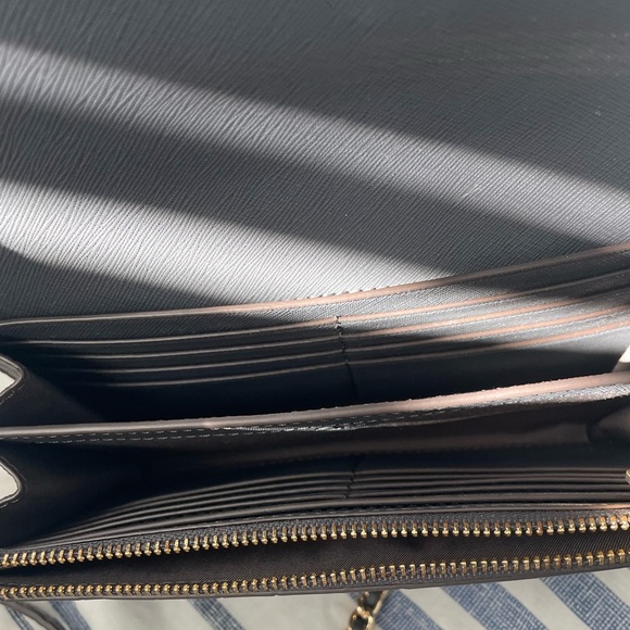 Tory Burch Robinson Embossed Chain Wallet - Picture 4 of 9